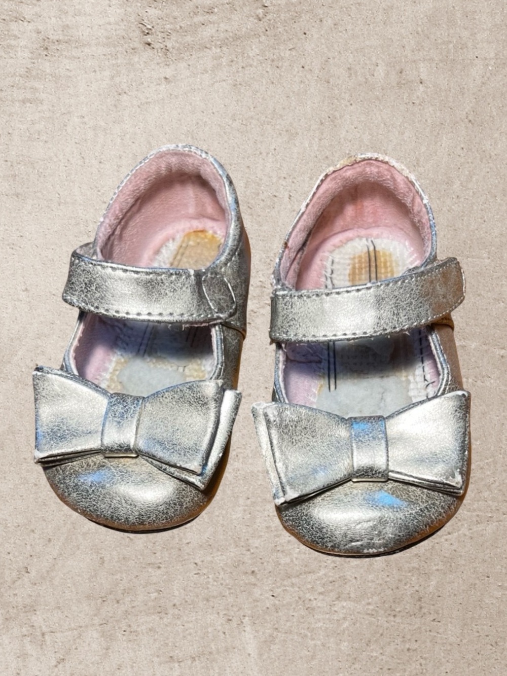 Children’s Place Metallic Silver Bow Mary Jane Shoes